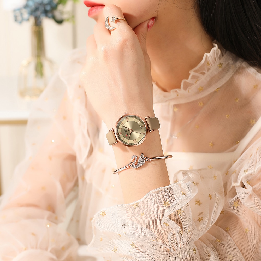 NEW CURREN Watches Women's Quartz Leather Wrsitwatches Fashionable Classic Clock Montre femme